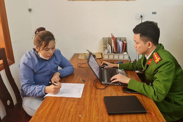 Nữ 9X ‘hô biến’ vàng giả thành vàng thật rồi chiếm đoạt