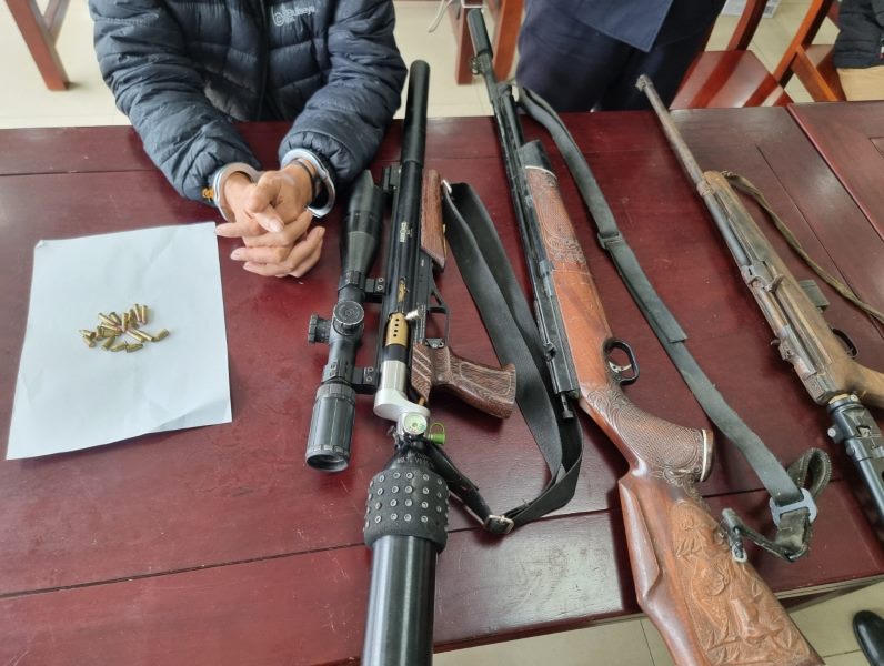 Đường dây mua bán ma túy xuyên quốc gia với nhiều súng ống