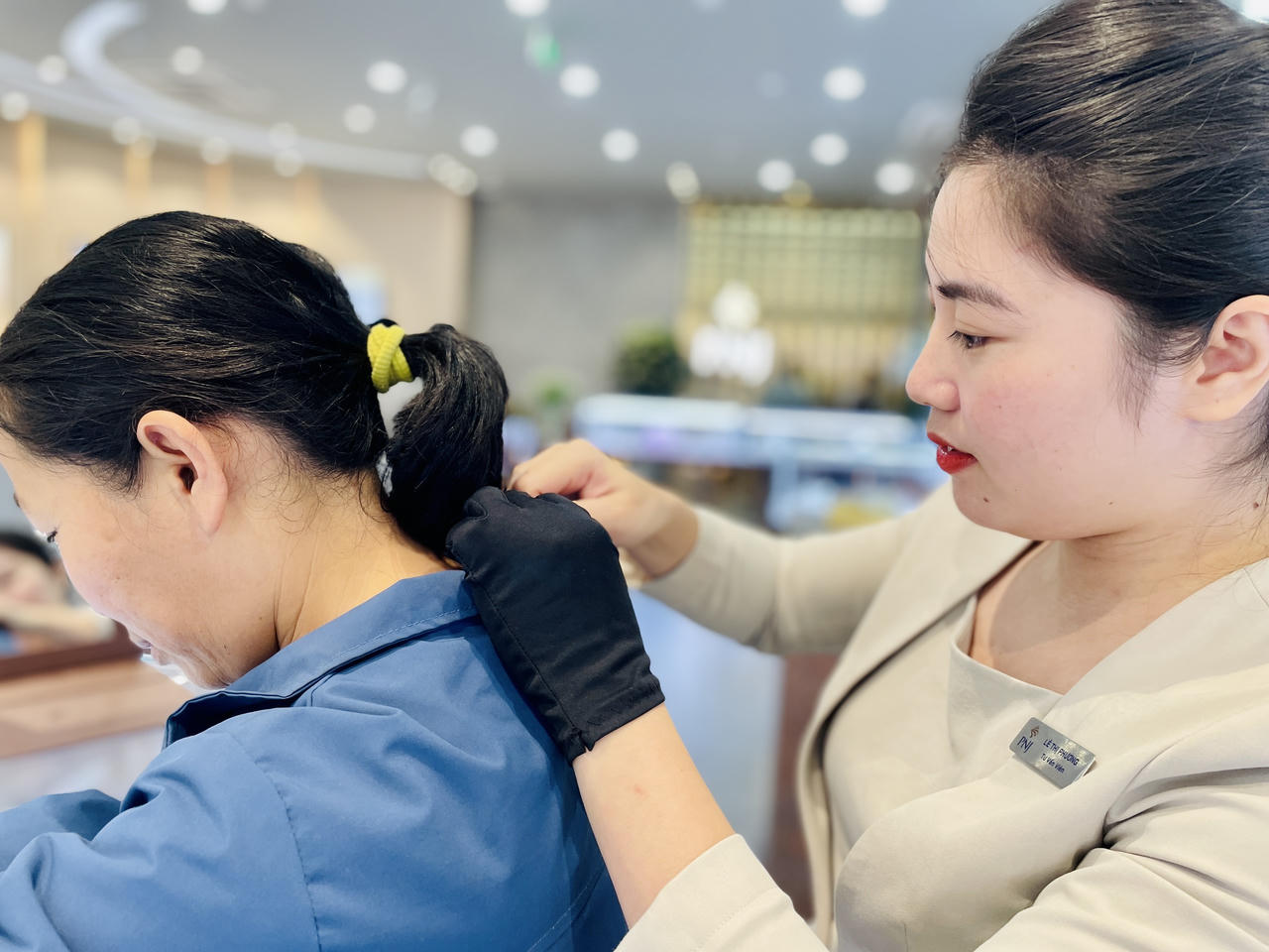 Người dân TP Vinh đổ xô đi mua vàng ngày vía Thần Tài 