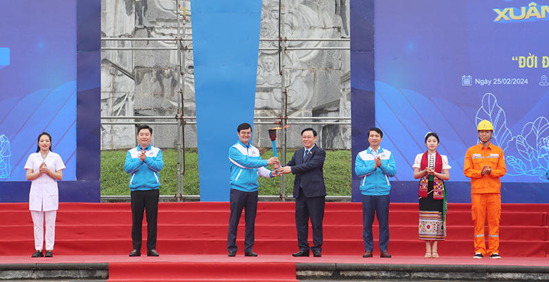 Chủ tịch Quốc hội dự Lễ phát động Tết trồng cây “Đời đời nhớ ơn Bác Hồ” và Lễ khởi động Tháng Thanh niên năm 2024