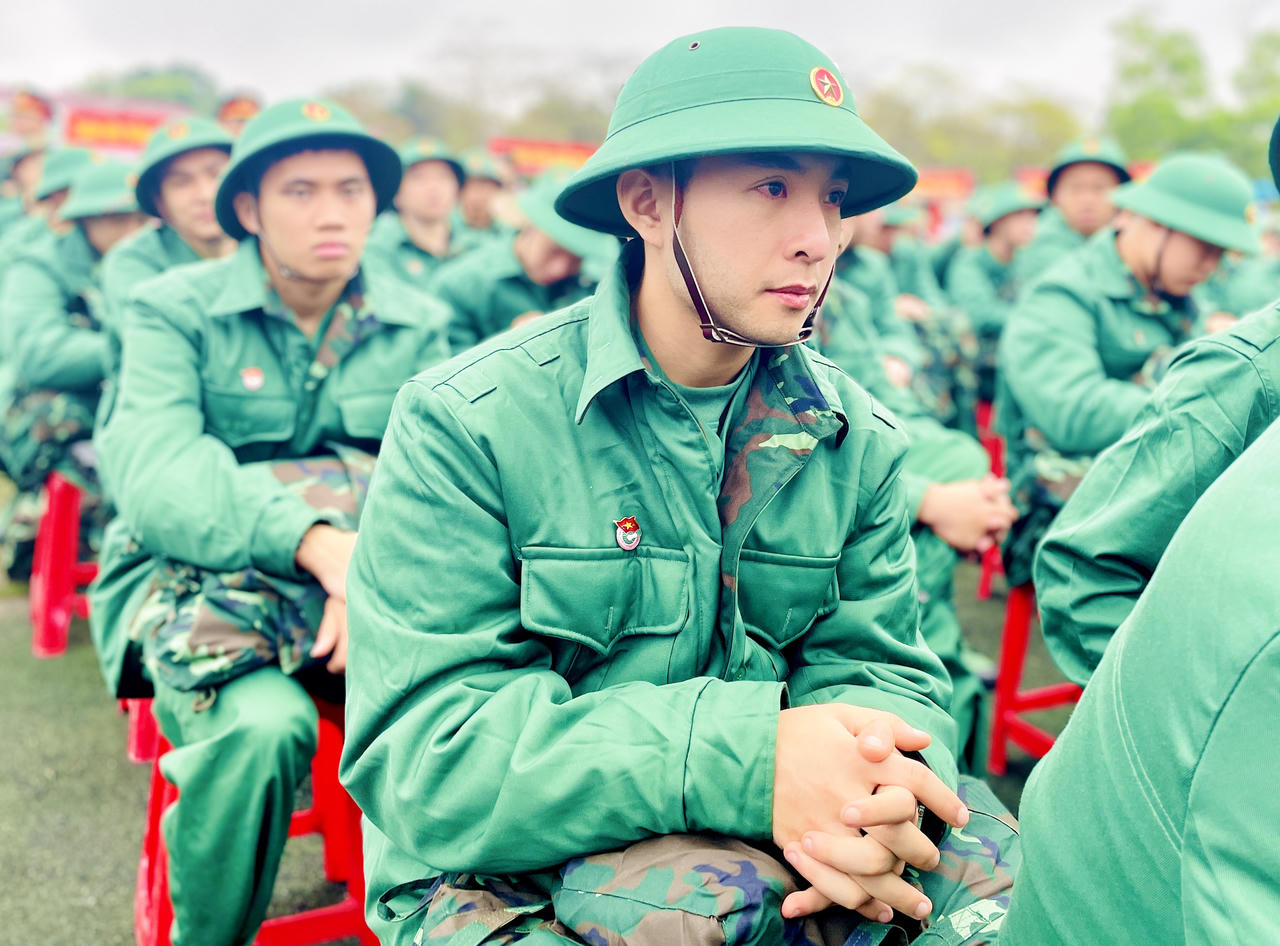 Rộn ràng cảnh thanh niên Hà Nội và các tỉnh, thành lên đường tòng quân