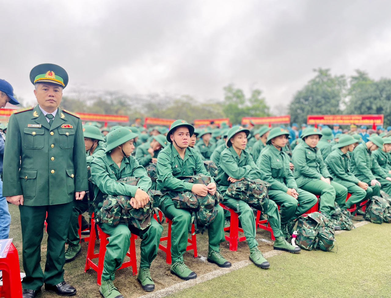 Rộn ràng cảnh thanh niên Hà Nội và các tỉnh, thành lên đường tòng quân