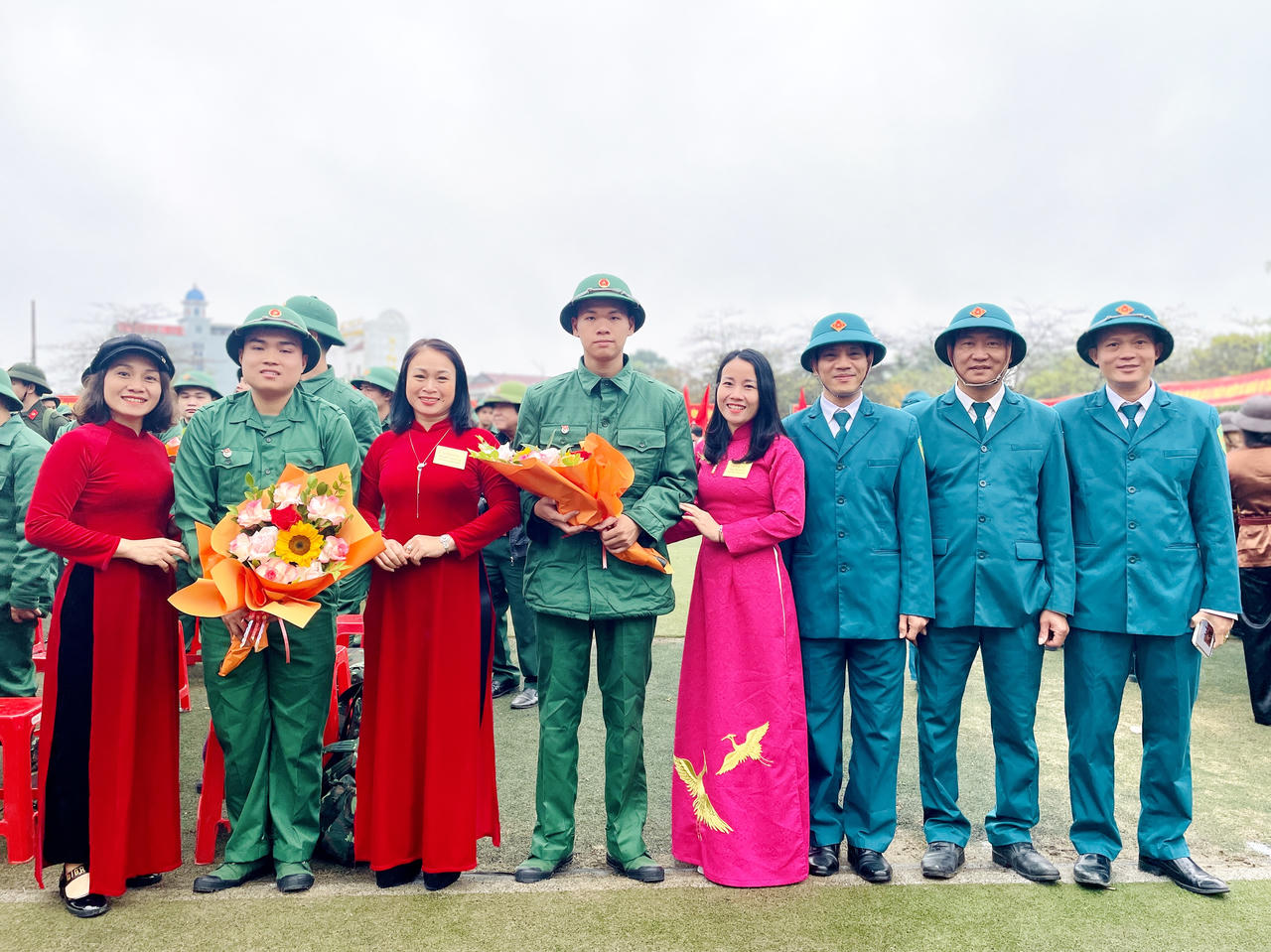 Rộn ràng cảnh thanh niên Hà Nội và các tỉnh, thành lên đường tòng quân