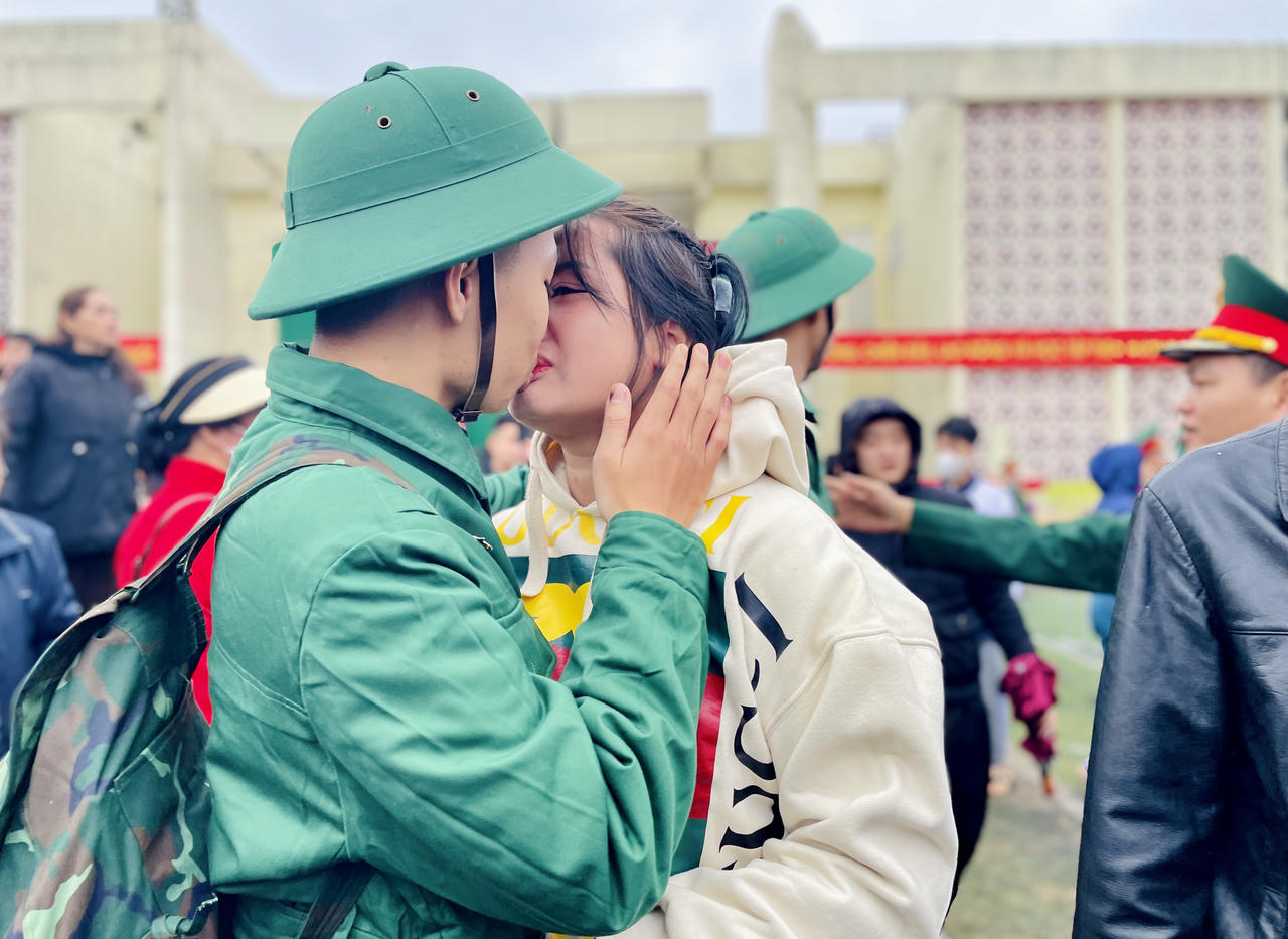 Rộn ràng cảnh thanh niên Hà Nội và các tỉnh, thành lên đường tòng quân