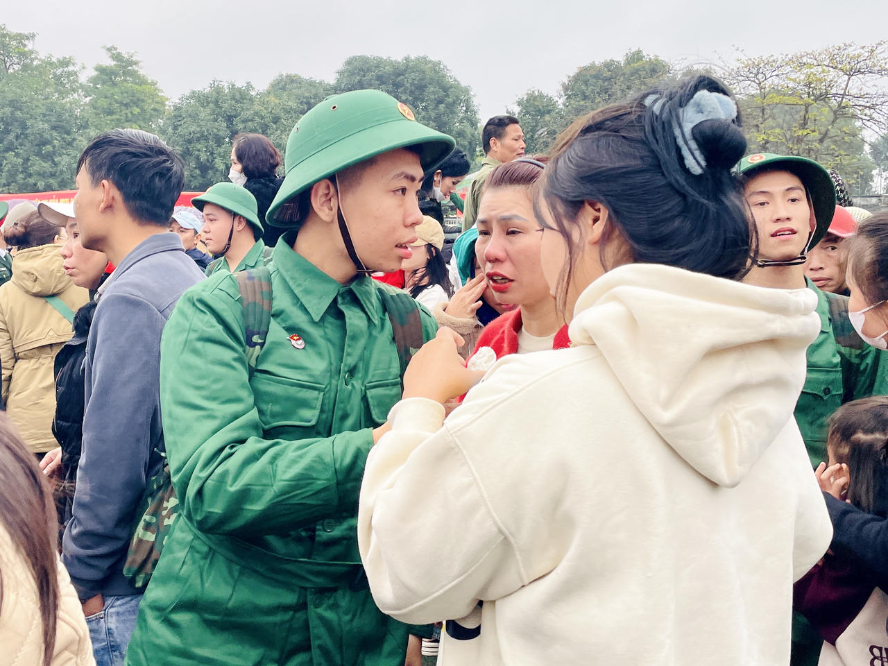 Rộn ràng cảnh thanh niên Hà Nội và các tỉnh, thành lên đường tòng quân