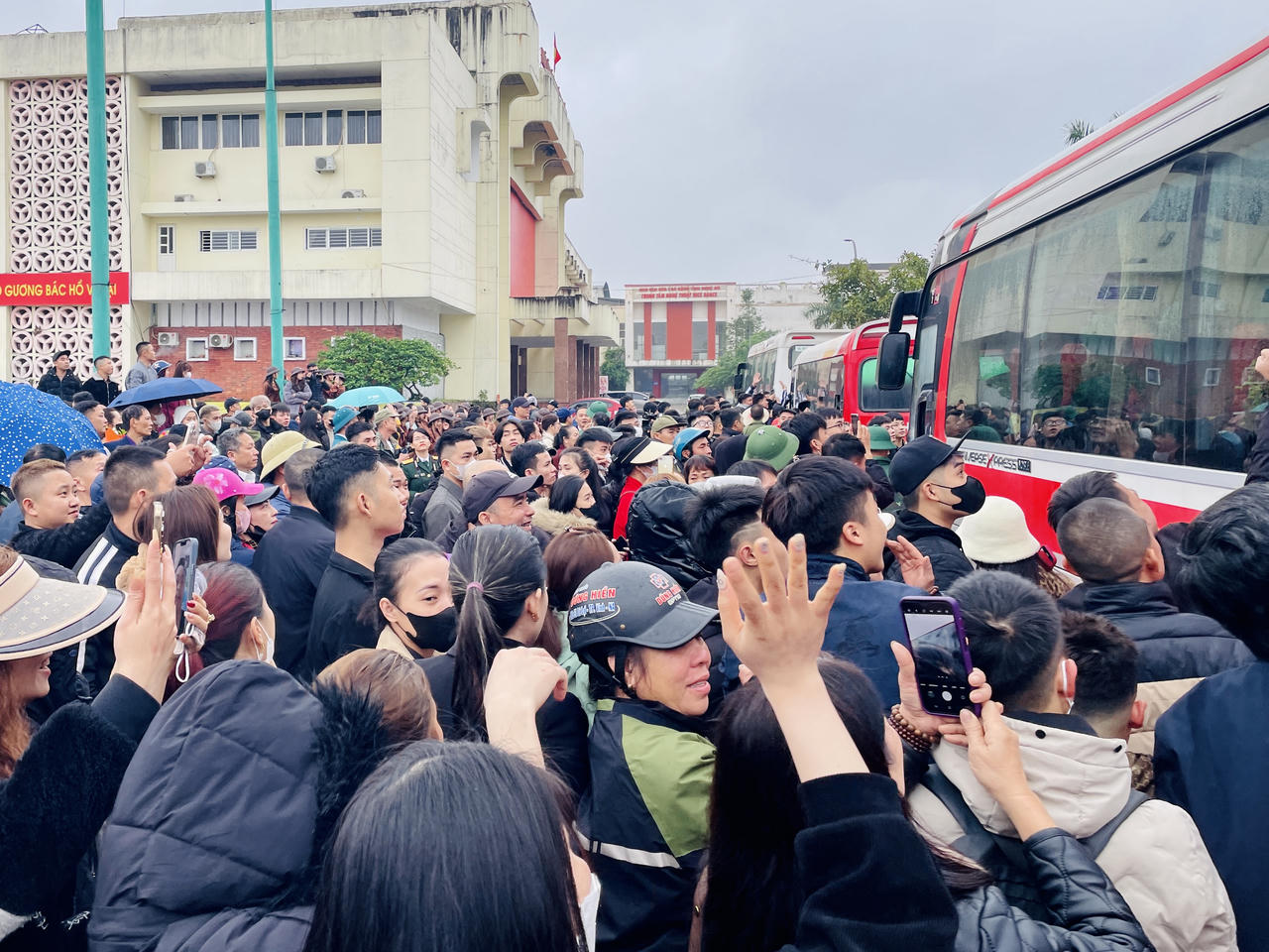 Rộn ràng cảnh thanh niên Hà Nội và các tỉnh, thành lên đường tòng quân