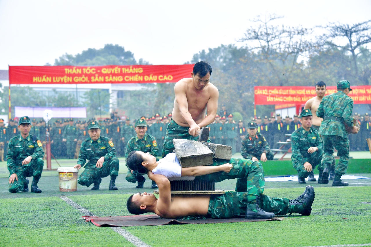 Những hình ảnh đẹp của lực lượng vũ trang Nghệ An tại lễ ra quân huấn luyện 