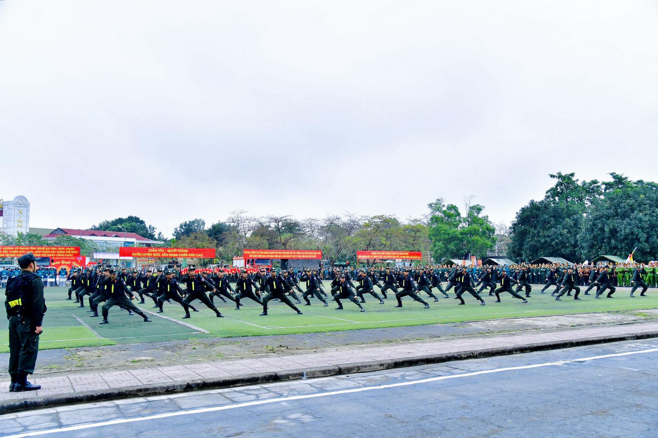 Những hình ảnh đẹp của lực lượng vũ trang Nghệ An tại lễ ra quân huấn luyện 