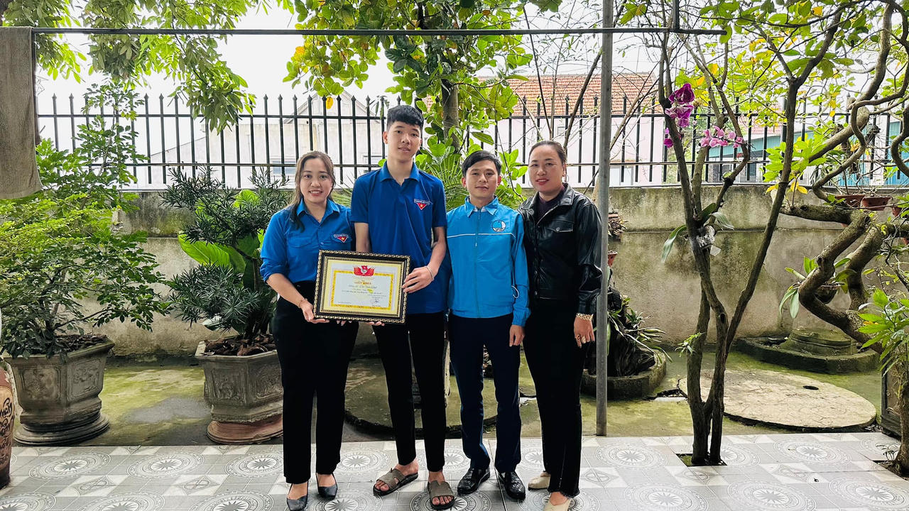 Người phụ nữ bất ngờ nhận "món quà" 500 triệu đồng ngày 8/3 