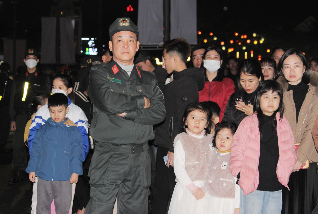 Ngưỡng mộ màn biểu diễn của kị binh trong chương trình nghệ thuật 'Sáng mãi lời dạy của Bác'