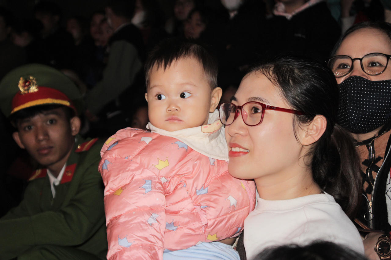 Ngưỡng mộ màn biểu diễn của kị binh trong chương trình nghệ thuật 'Sáng mãi lời dạy của Bác'