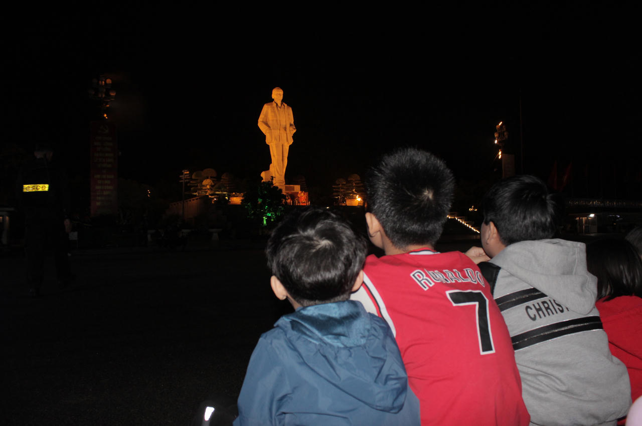 Ngưỡng mộ màn biểu diễn của kị binh trong chương trình nghệ thuật 'Sáng mãi lời dạy của Bác'