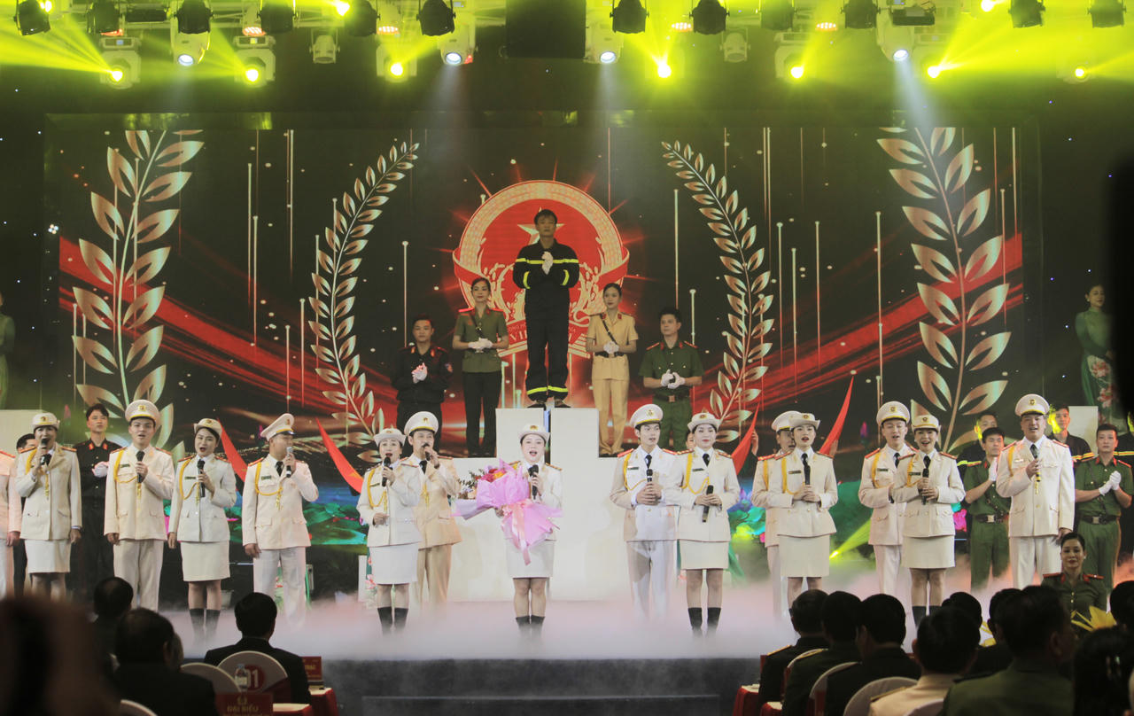 Xứng danh Anh hùng Lực lượng vũ trang nhân dân trên quê hương Bác Hồ