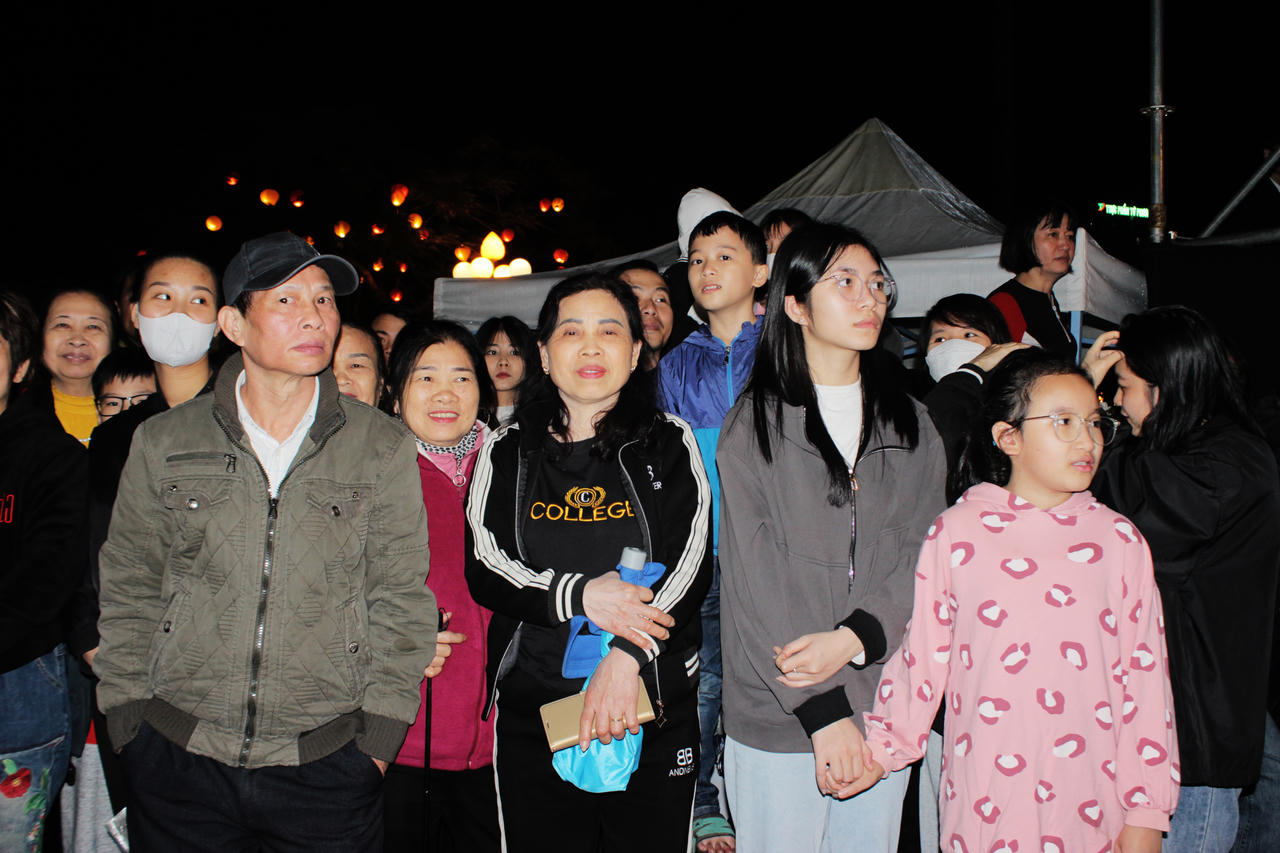 Ngưỡng mộ màn biểu diễn của kị binh trong chương trình nghệ thuật 'Sáng mãi lời dạy của Bác'