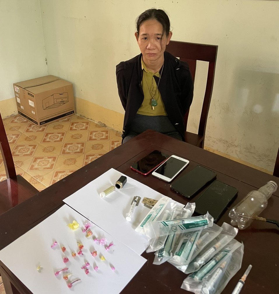 Bắt giữ đối tượng mua bán ma túy trang bị "hàng nóng"