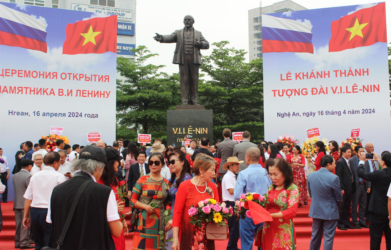 Khánh thành tượng đài V.l.Lênin tại Nghệ An 