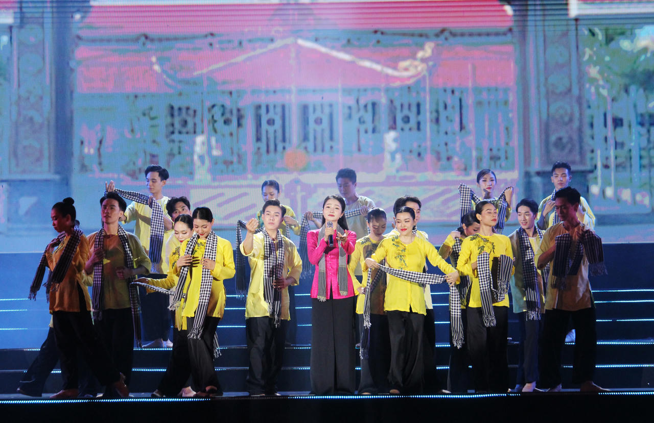 Đặc sắc chương trình nghệ thuật 'Từ Làng Sen đến Thành phố Hồ Chí Minh'