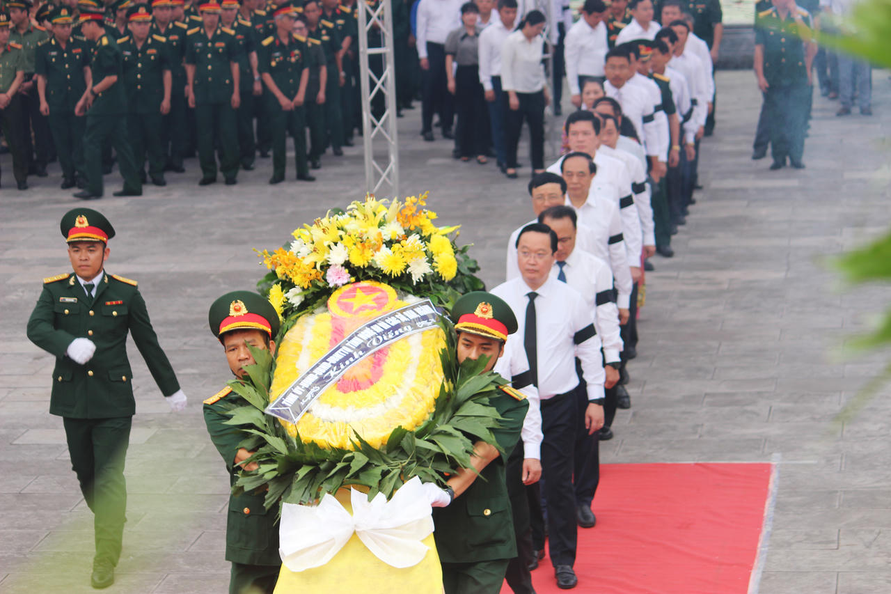 Trọng thể an táng 87 hài cốt liệt sĩ quân tình nguyện và chuyên gia Việt Nam hi sinh tại Lào