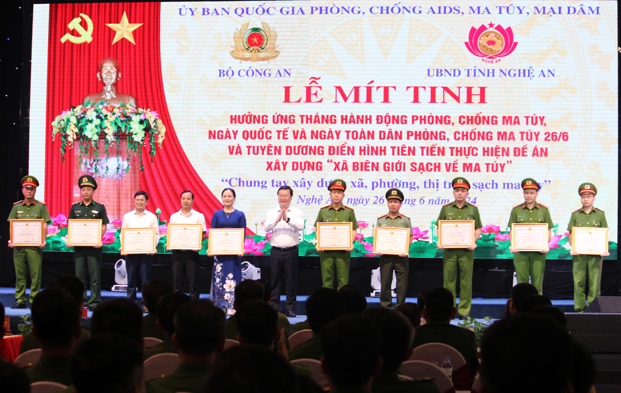 Phó Thủ tướng Chính phủ Lê Thành Long tới dự buổi lễ hưởng ứng ngày toàn dân phòng, chống ma túy năm 2024