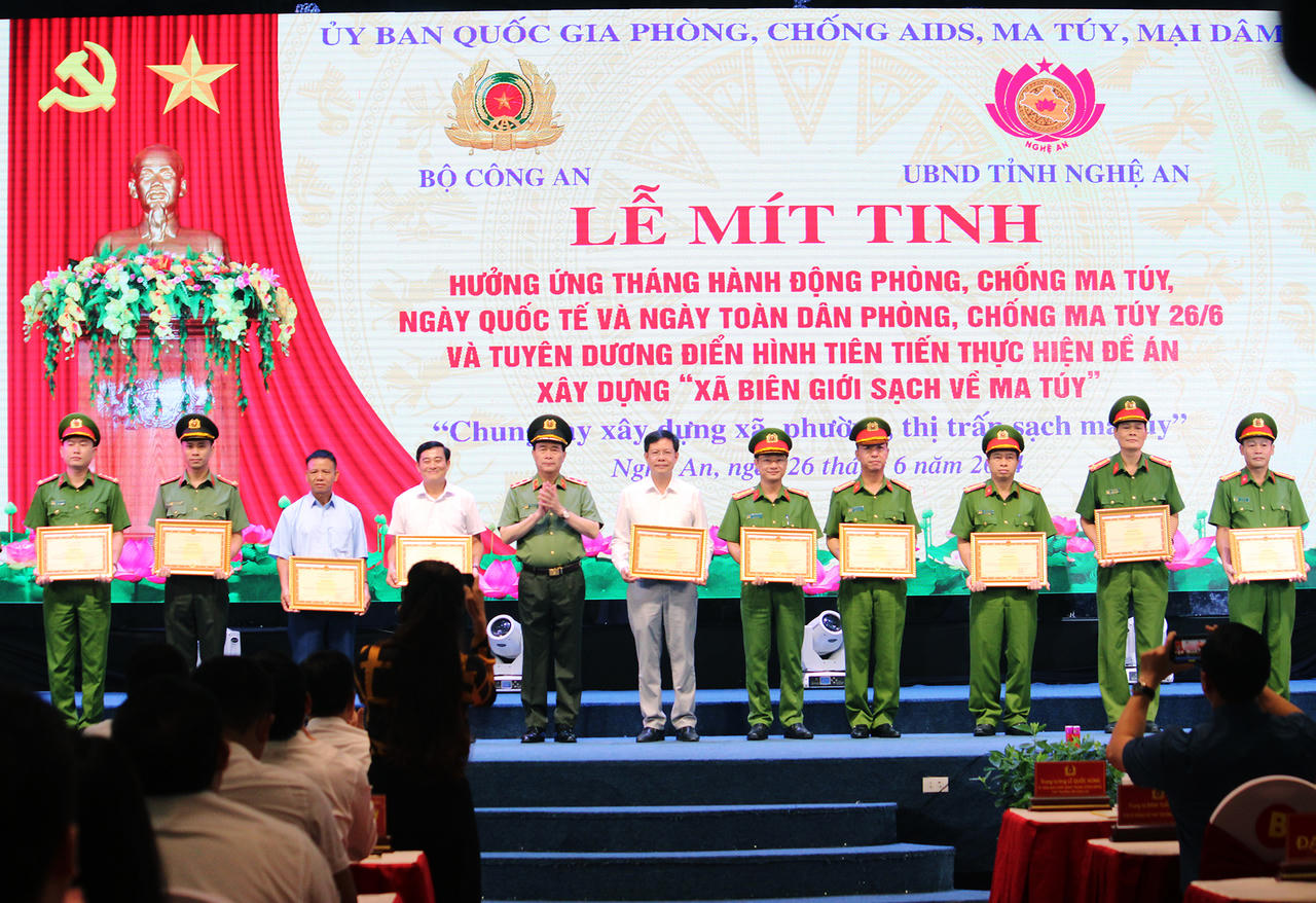 Phó Thủ tướng Chính phủ Lê Thành Long tới dự buổi lễ hưởng ứng ngày toàn dân phòng, chống ma túy năm 2024