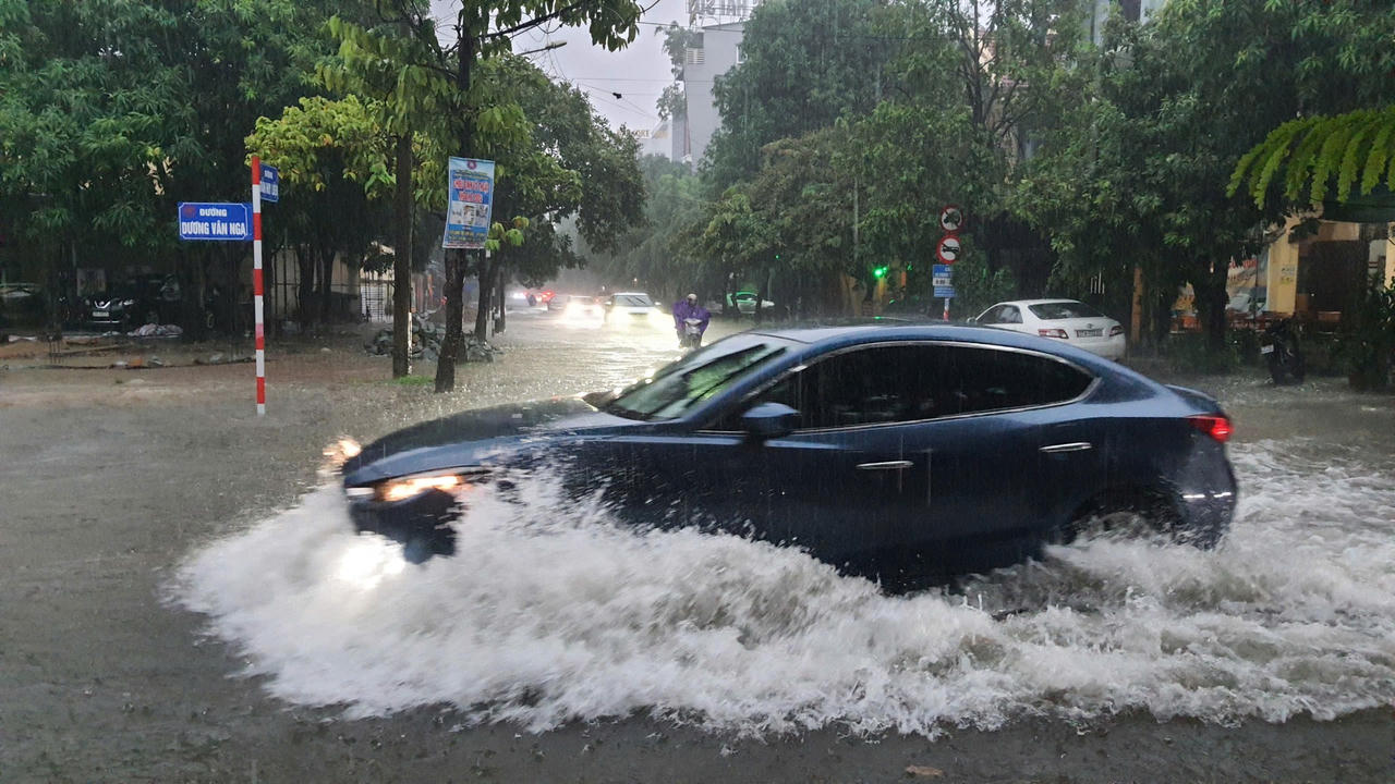 Nghệ An: Mưa lớn kéo dài, nhiều tuyến đường ngập sâu 
