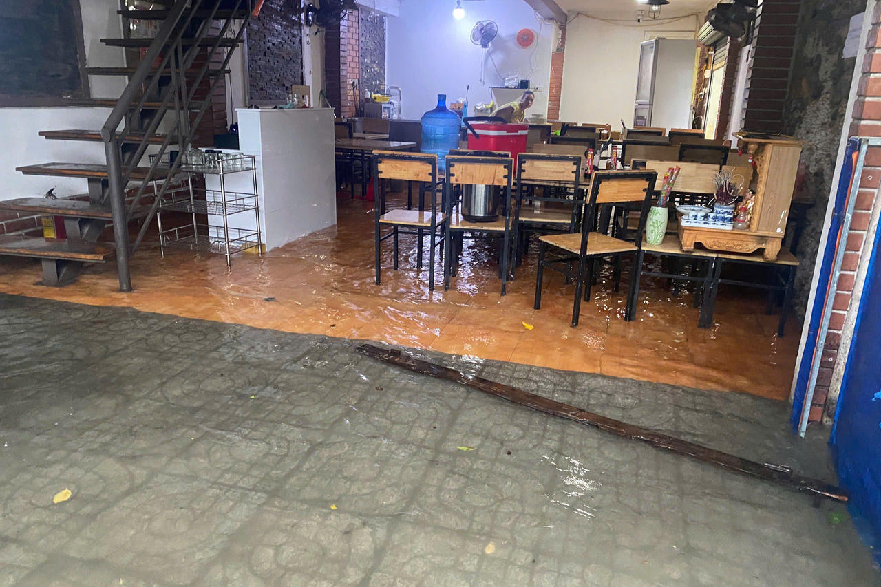 Nghệ An: Mưa lớn kéo dài, nhiều tuyến đường ngập sâu 