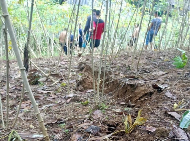 Núi Pù Mèo xuất hiện vết nứt, khẩn cấp di dời nhiều hộ dân