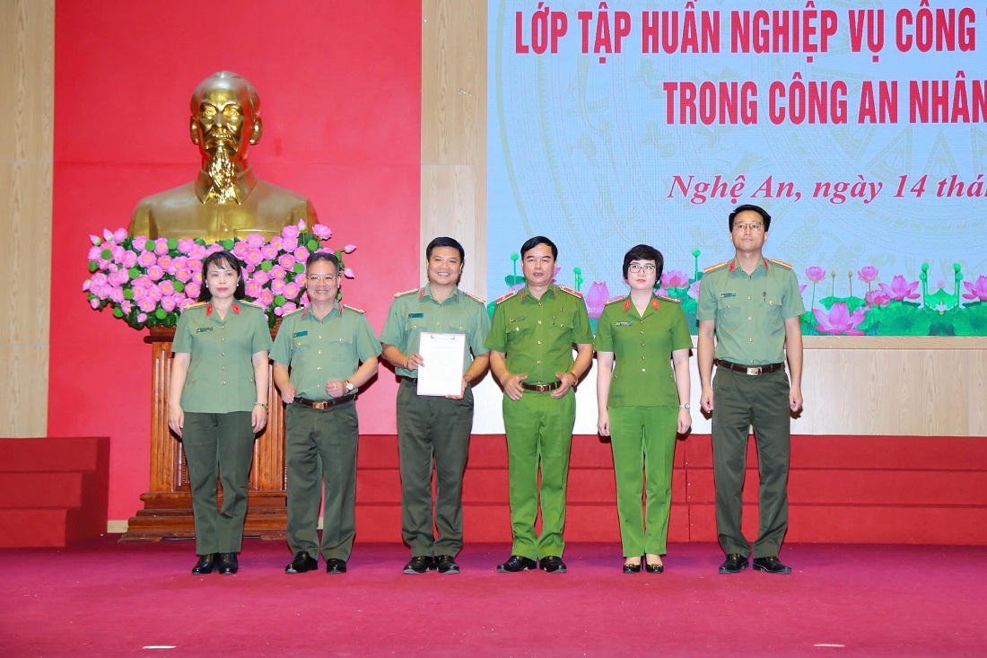 Tập huấn công tác tuyên truyền miệng cho chiến sĩ công an