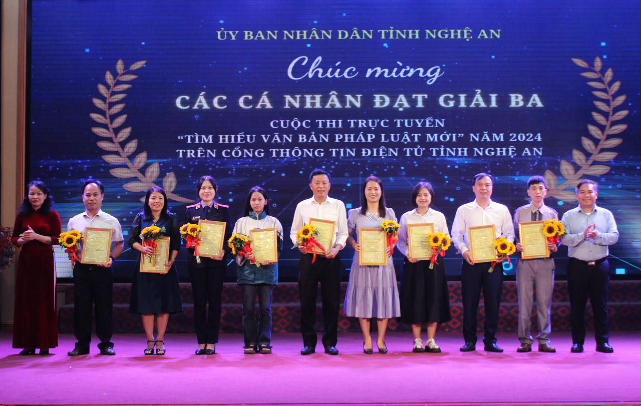 Nghệ An trao giải cuộc thi trực tuyến “Tìm hiểu văn bản pháp luật mới” năm 2024