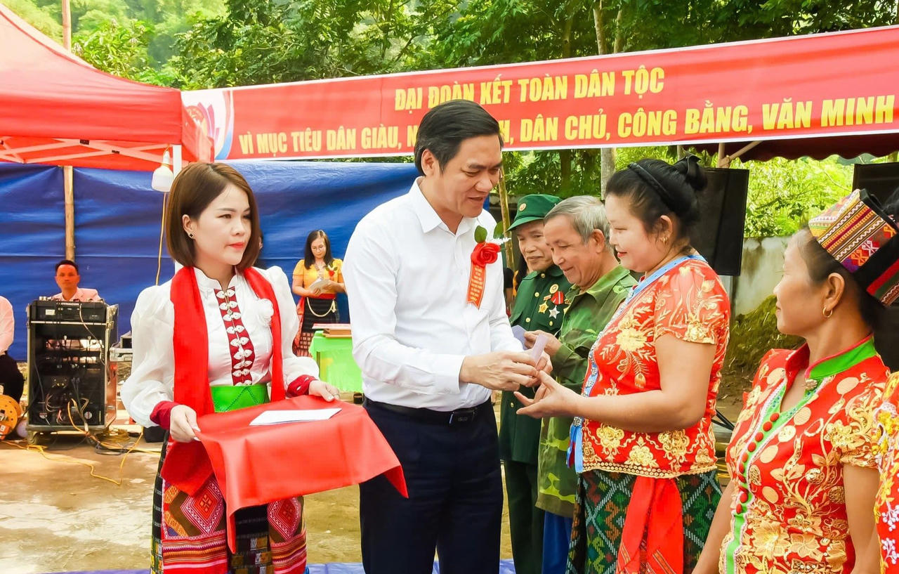 Người dân Nghệ An vui mừng Ngày hội Đại đoàn kết toàn dân tộc