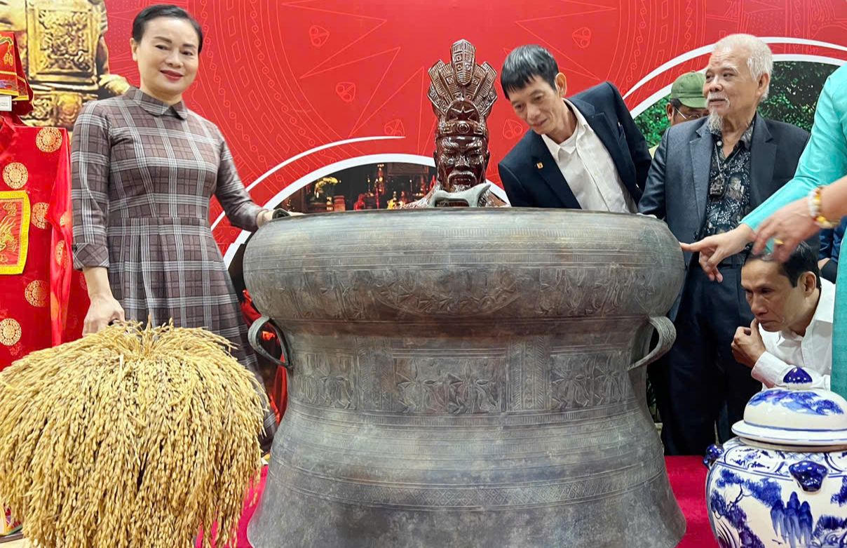 Trưng bày chuyên đề 'Phú Thọ - Nghệ An, kết nối miền di sản'