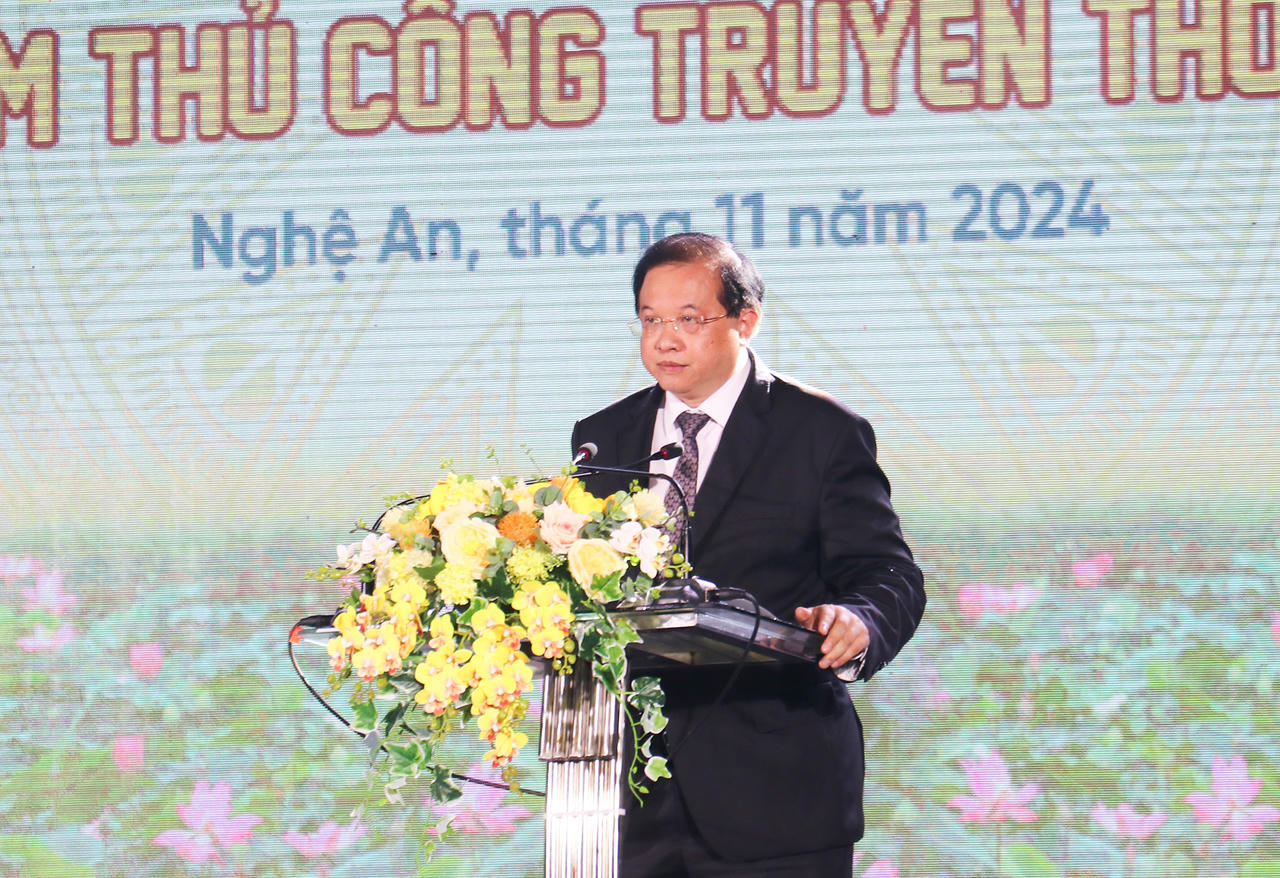 Triển lãm “Sắc màu di sản văn hóa, thiên nhiên và sản phẩm thủ công truyền thống Việt Nam”