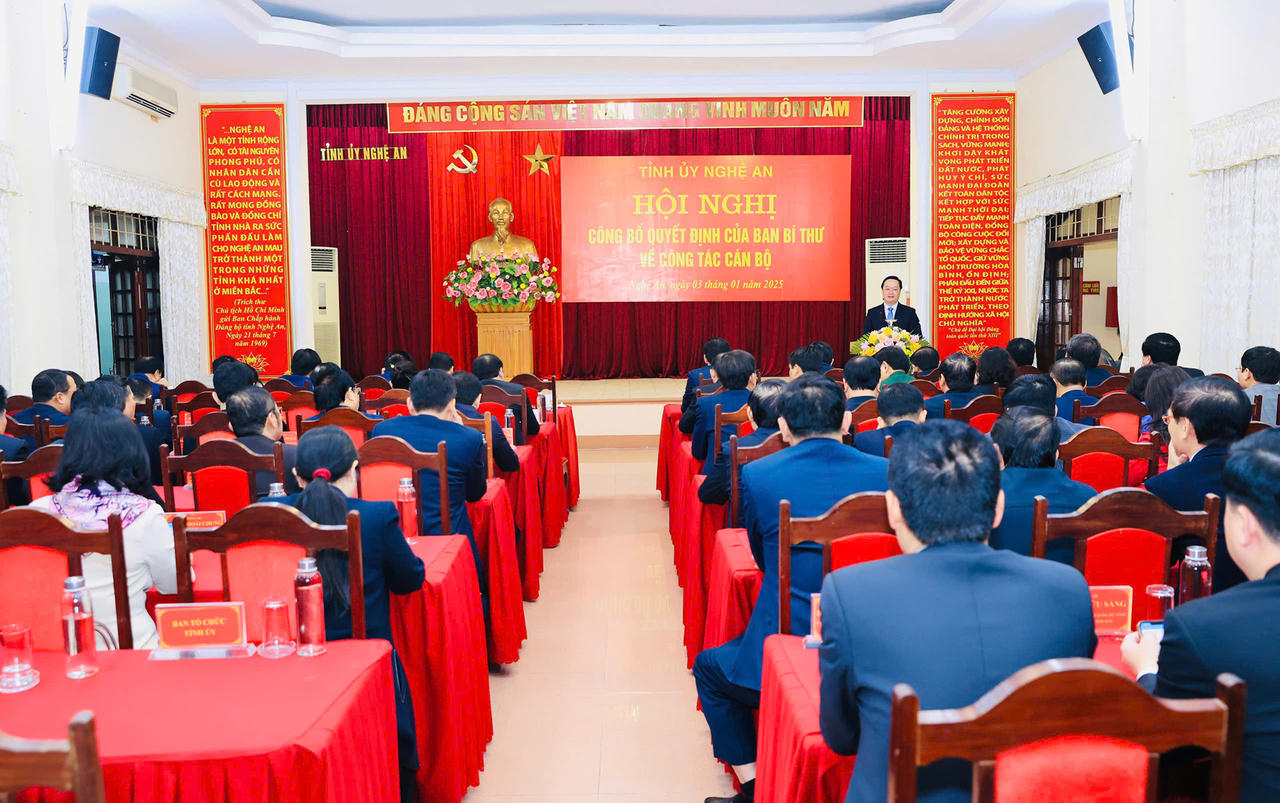 Công bố và trao Quyết định chuẩn y Phó Bí thư Tỉnh ủy Nghệ An