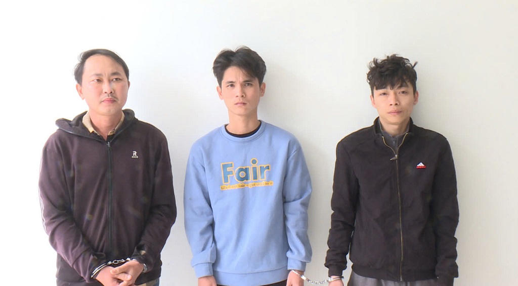 Bắt 3 đối tượng chuyên làm giả tài liệu, giấy tờ để bán