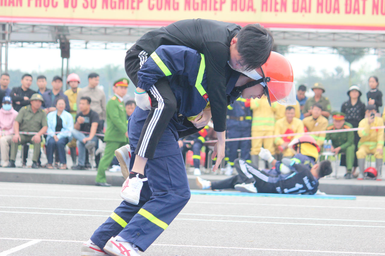 Khai mạc hội thi nghiệp vụ chữa cháy và cứu nạn, cứu hộ khu vực 3