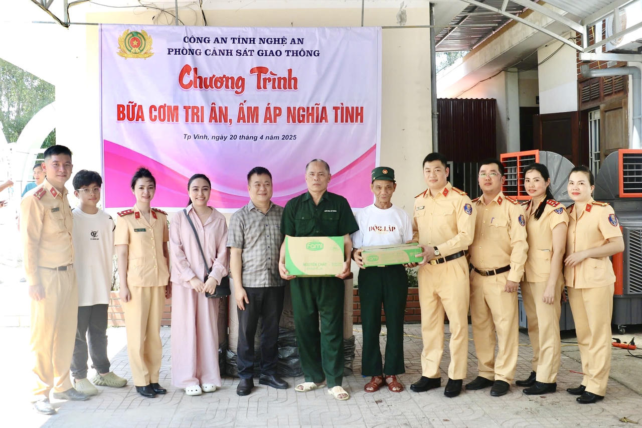 Bữa cơm tri ân ấm áp nghĩa tình CSGT