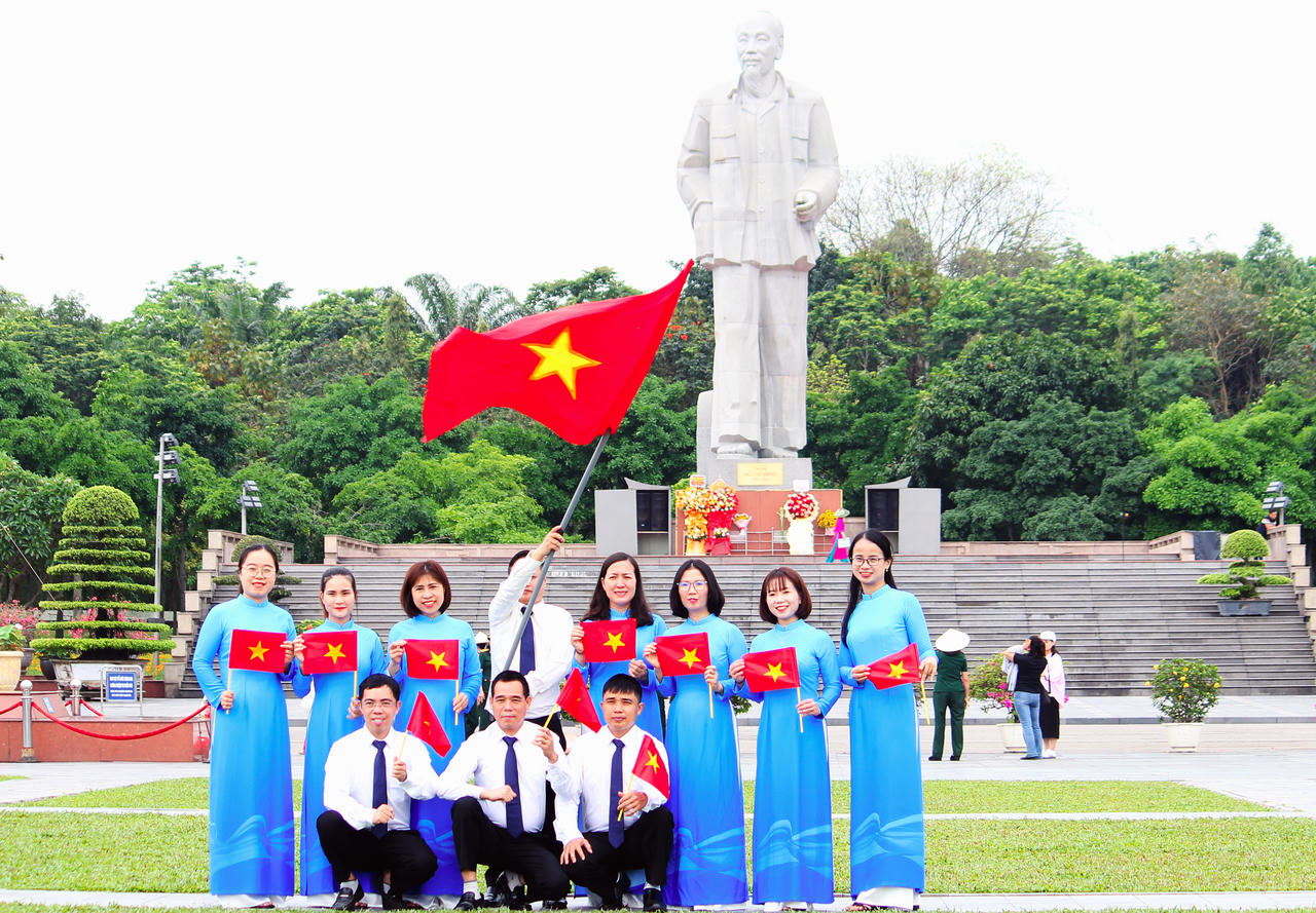 Chúng con về với Bác