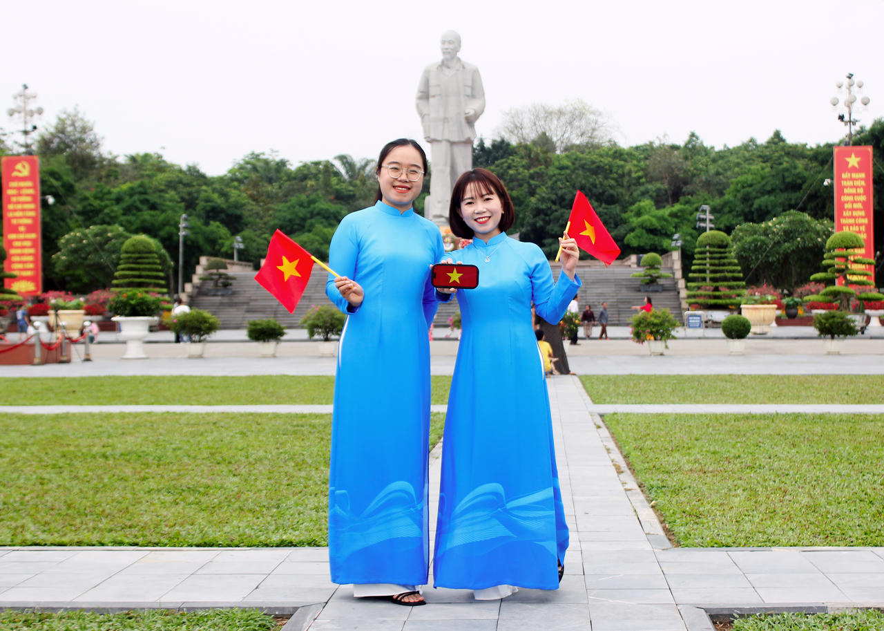 Chúng con về với Bác