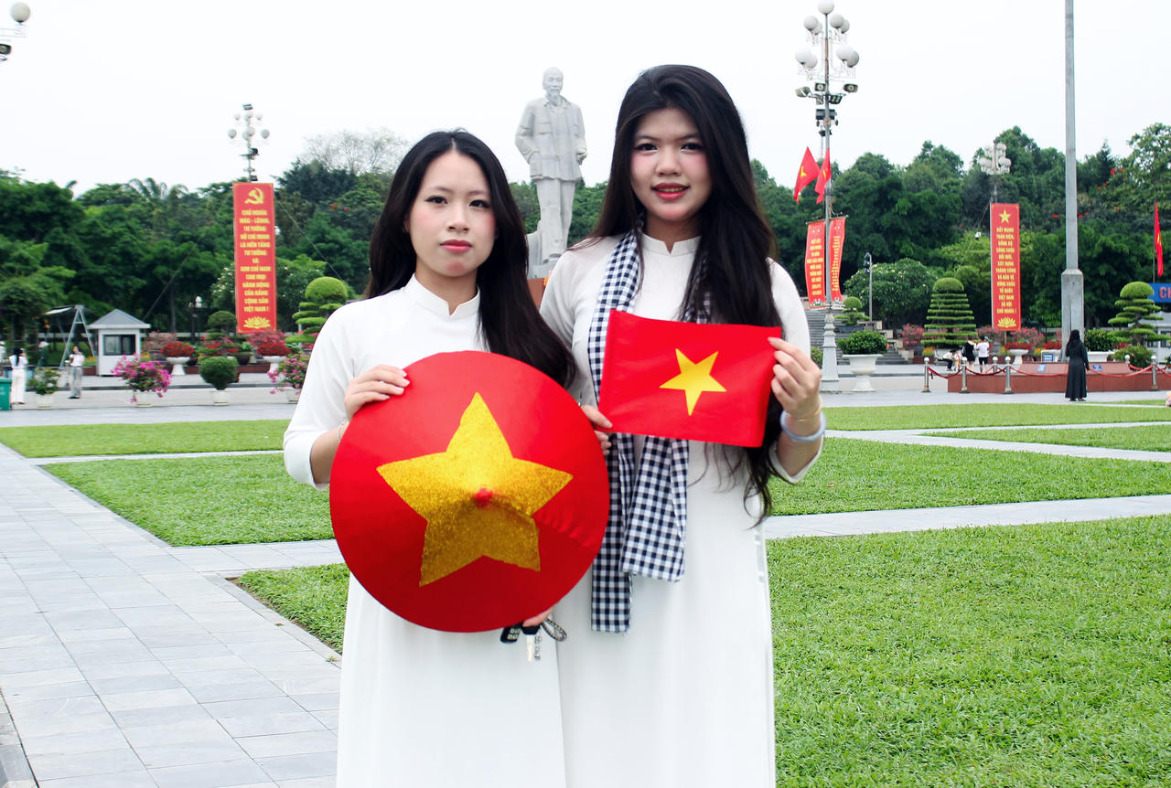 Chúng con về với Bác