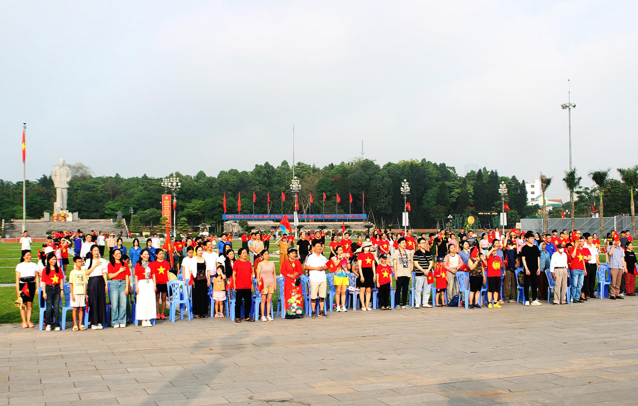 Người dân quê Bác hướng về TP HCM