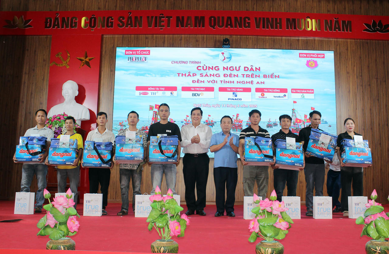 Nghệ An: Lan tỏa chương trình "Cùng ngư dân thắp sáng đèn trên biển"