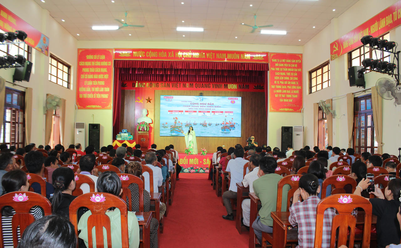 Nghệ An: Lan tỏa chương trình "Cùng ngư dân thắp sáng đèn trên biển"