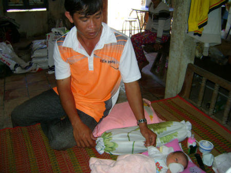 Hai bé bị bỏ rơi ở Sóc Trăng có thể là cặp song sinh