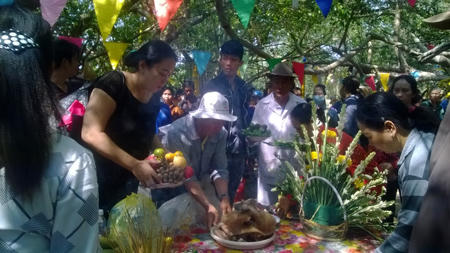 Hàng nghìn lượt du khách viếng lễ hội Cúng bà Thượng Động Cố Hỷ