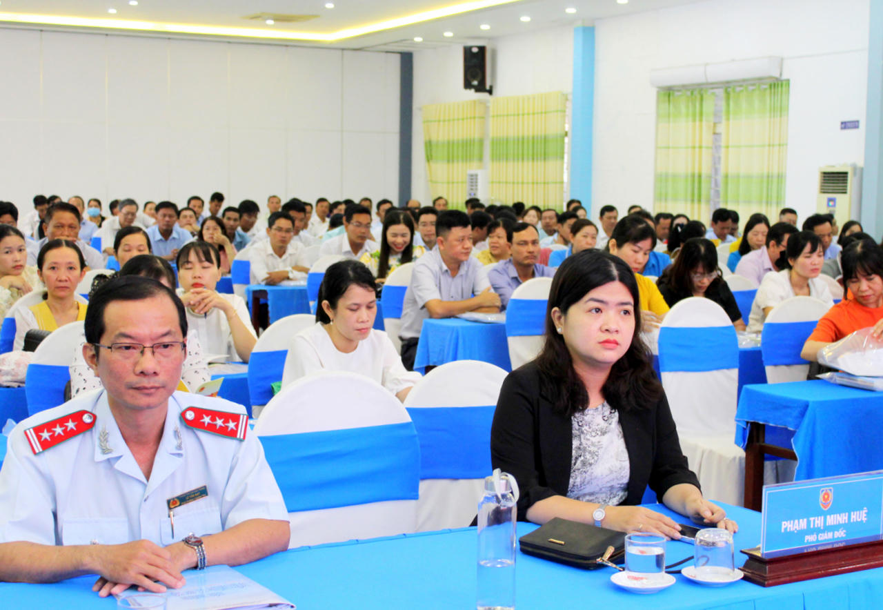 Sóc Trăng phổ biến pháp luật cho 400 giáo viên