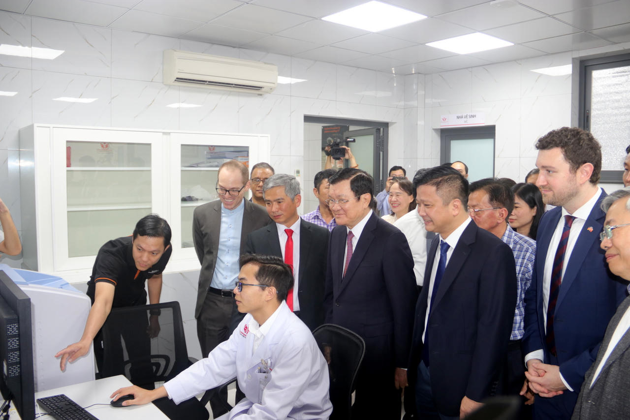 Lần đầu tiên đưa vào sử dụng máy CT Photon Naeotom Alpha tại Việt Nam 