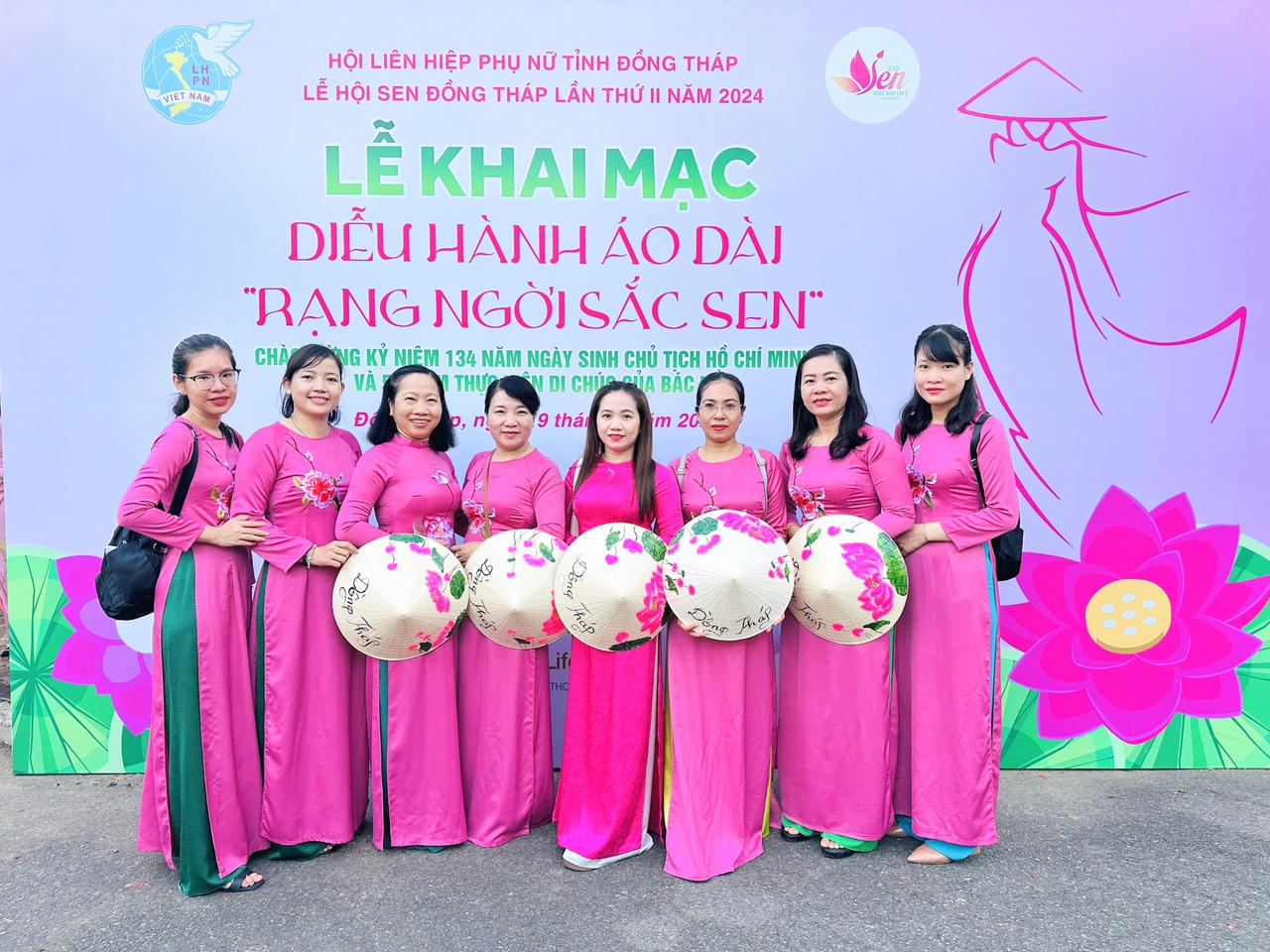 5.500 phụ nữ Đồng Tháp diễu hành áo dài Sen mừng sinh nhật Bác 