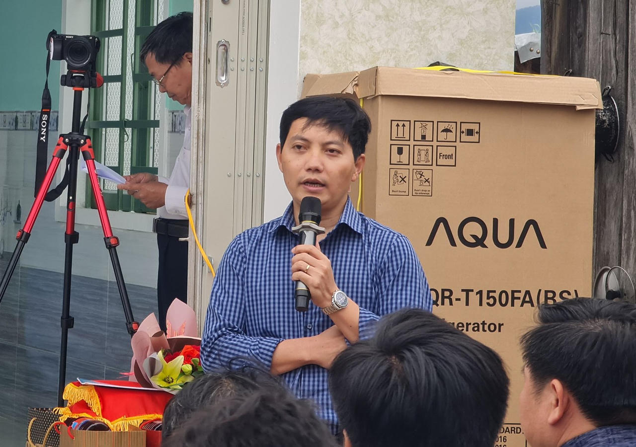 Báo Pháp luật Việt Nam trao “Căn nhà Tư pháp”