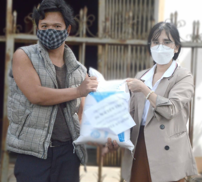 Tặng 1.200 phần quà cho các hộ khó khăn ở TP Pleiku