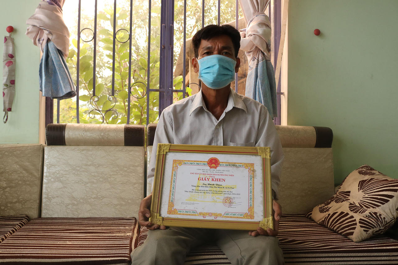 Đất nghèo yêu 'con chữ'